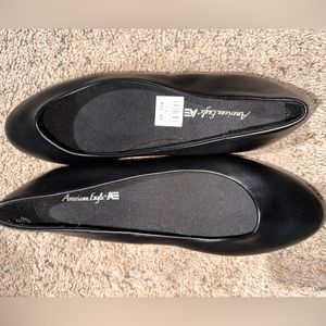 American Eagle Women’s black flats